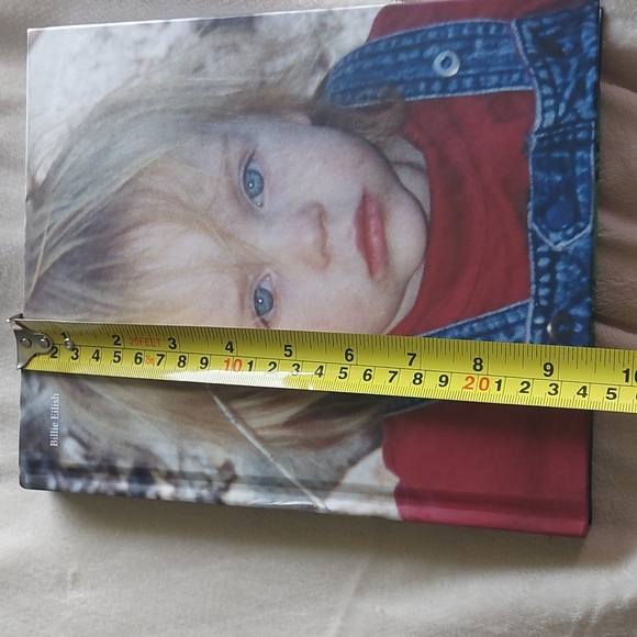 Billie Eilish photo book hardcover coffee table book - Picture 11 of 11
